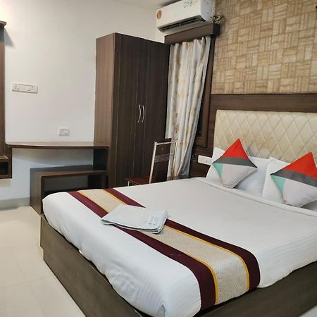 Khaleej Residency Near U S Embassy Hotel Csennai Kültér fotó