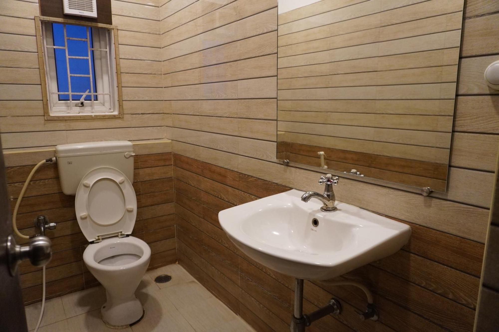 Khaleej Residency Near U S Embassy Hotel Csennai Kültér fotó
