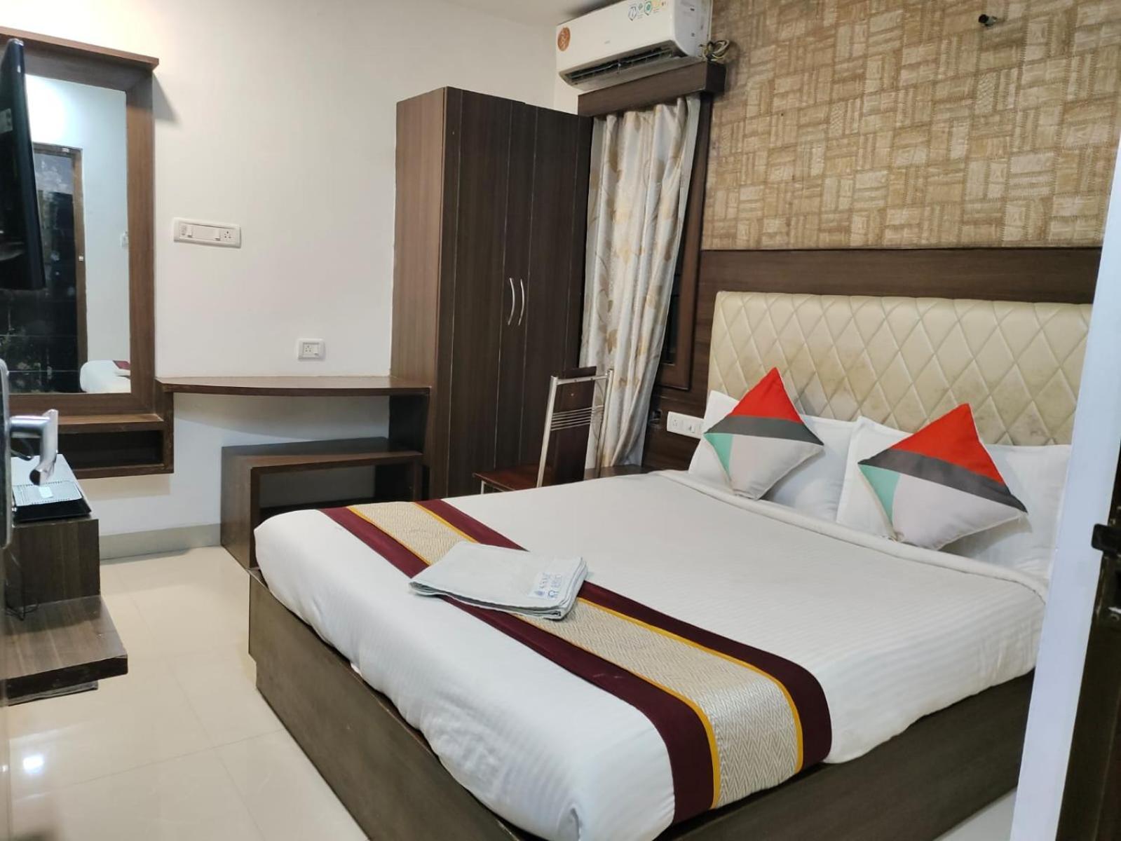 Khaleej Residency Near U S Embassy Hotel Csennai Kültér fotó